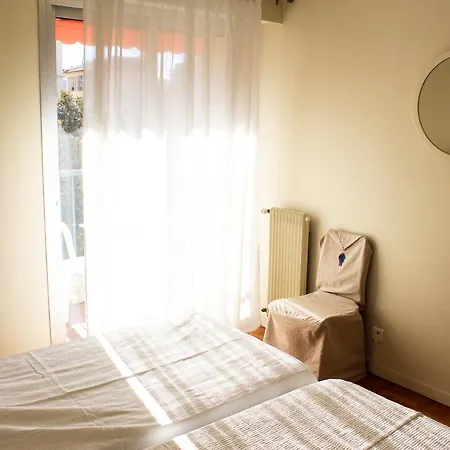 Apartment Escapade 8 *