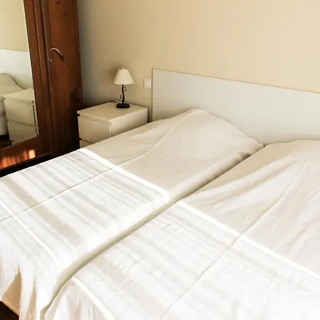 Apartment Escapade 8 *